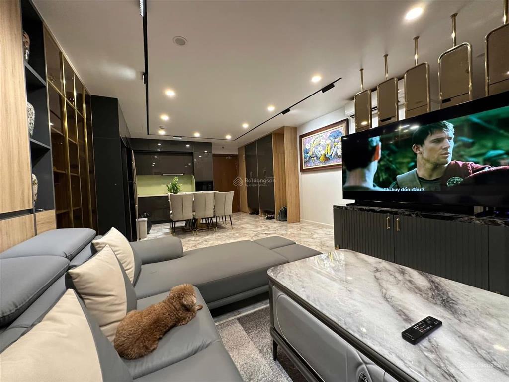 Cho thuê cc 2pn tại 6th element nguyễn văn huyên. giá chỉ 15tr/th, có slot ô tô