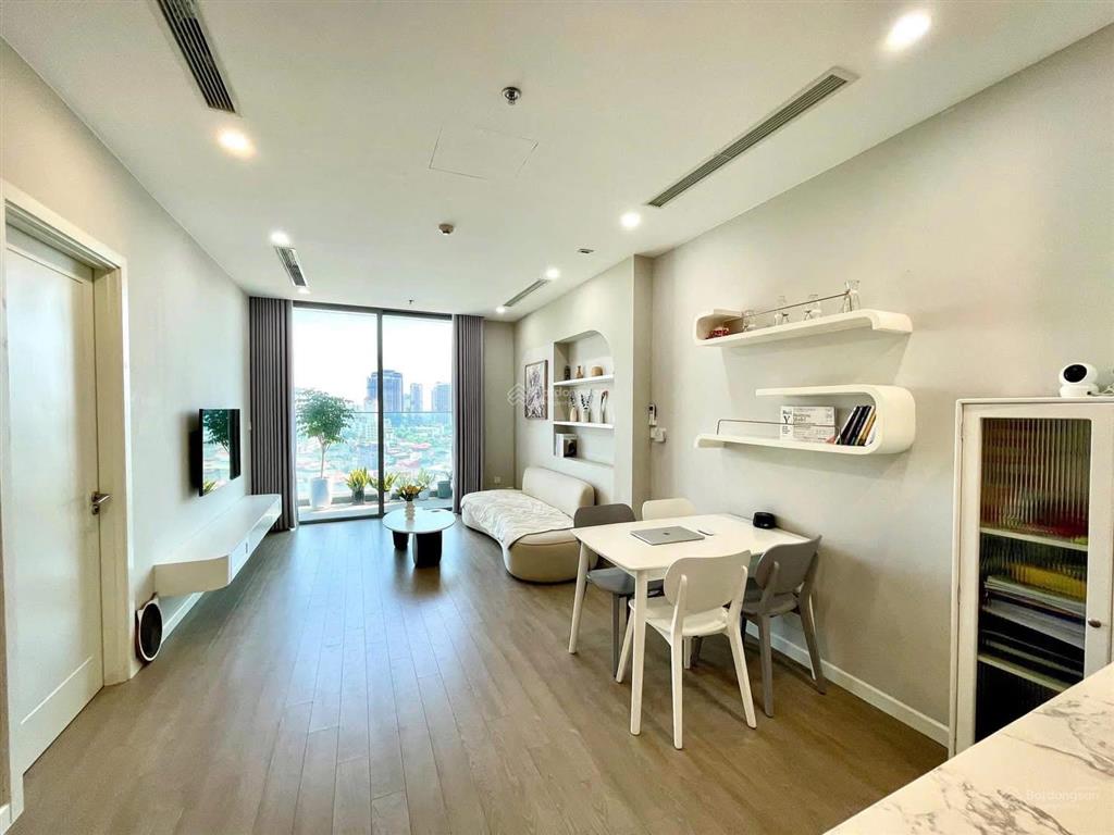 Cho thuê cc 2pn tại 6th element nguyễn văn huyên. giá chỉ 15tr/th, có slot ô tô