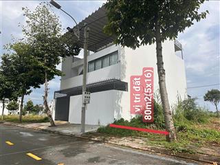 Tài có một sản phẩm cách phố đi bộ chỉ 45m. giá 2 tỷ 050 triệu đồng kdc sài gòn village 80m2(5x16).