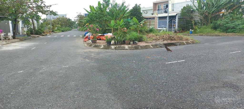 Bán lô góc 2 mặt thông thoáng dt 92m2 (ngang 5 dài 20) trên đường số 32 và số 32a giá 2 tỷ 600 tr
