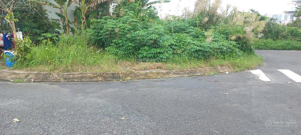 Bán lô góc 2 mặt thông thoáng dt 92m2 (ngang 5 dài 20) trên đường số 32 và số 32a giá 2 tỷ 600 tr