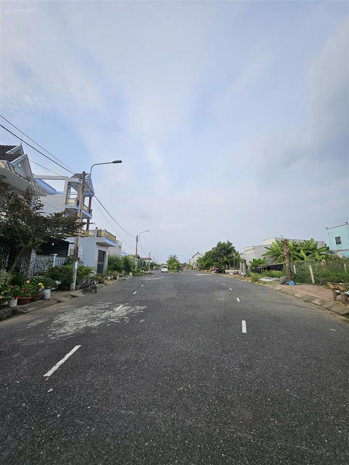 Bán đất nền dt 100m2(5x20) đường số 17 đường rộng thênh thang giá 2 tỷ 200 kdc thái sơn long hậu