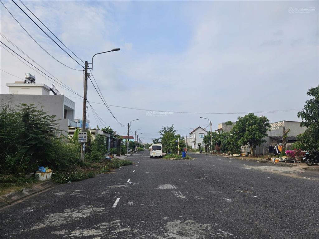 Bán đất nền dt 100m2(5x20) đường số 17 đường rộng thênh thang giá 2 tỷ 200 kdc thái sơn long hậu