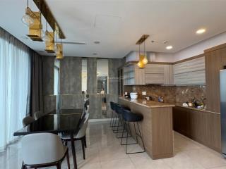 Penhouse vinhomes golden river bason  quận 1