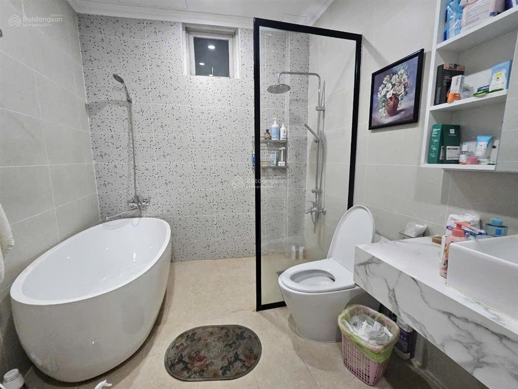 Căn hộ 145m2 3pn 3wc giá 9tỷ. nhà trống tiện decor giao ngay