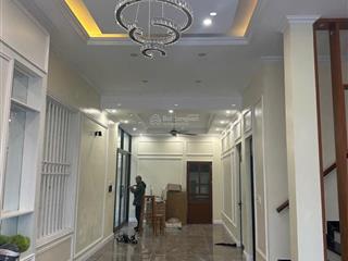 Rất cần bán bt300m2 đủ nội thất mới đường 14m ngay cạnh hồ bến do và trung tâm khoáng của ttp