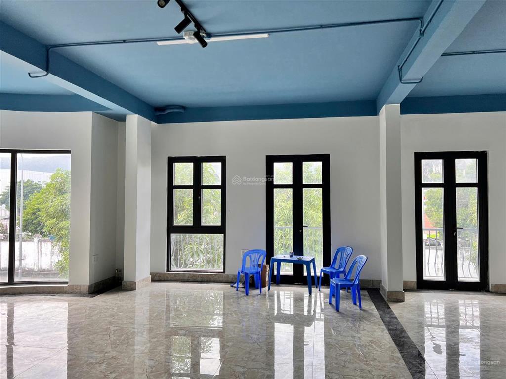 Căn góc vincom 125,7m2 đang cho thuê 30tr/tháng bán nhanh 10 tỷ 800tr  0976 758 ***