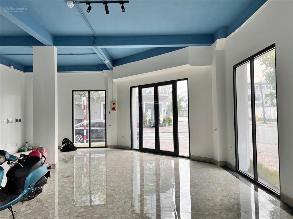 Căn góc vincom 125,7m2 đang cho thuê 30tr/tháng bán nhanh 10 tỷ 800tr  0976 758 ***