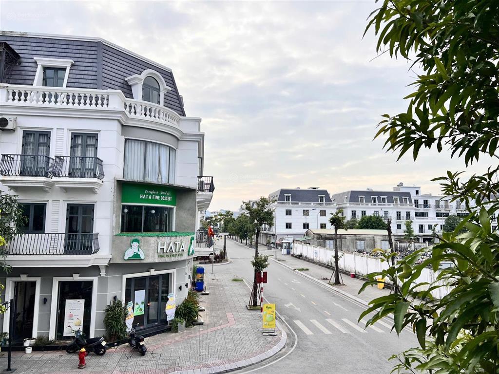 Căn góc vincom 125,7m2 đang cho thuê 30tr/tháng bán nhanh 10 tỷ 800tr  0976 758 ***