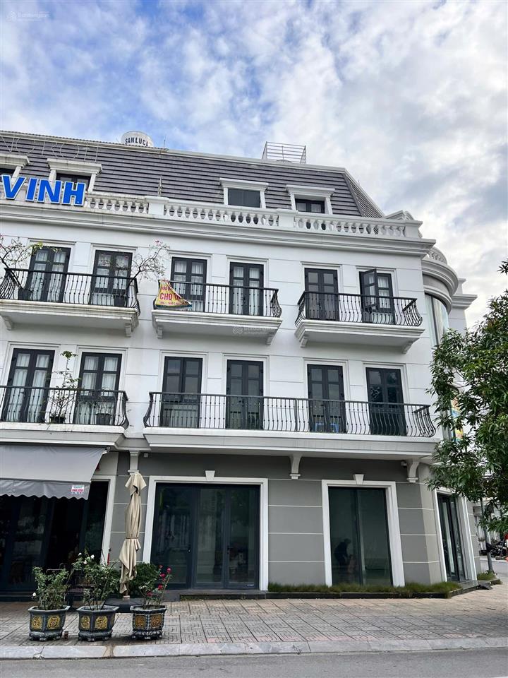 Căn góc vincom 125,7m2 đang cho thuê 30tr/tháng bán nhanh 10 tỷ 800tr  0976 758 ***