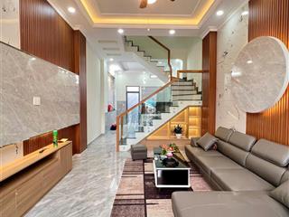 Siêu phẩm nhà 3 tầng nội thất cao cấp, chỉ việc xách vali về ở gần chợ long trường