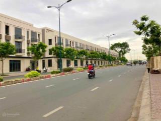 Bán nhà mặt tiền đường lê văn việt tăng nhơn phú a dt 90m2 vỉa hè rộng