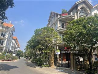 Bán gấp biệt thự căn góc view hồ khu him lam q7 hầm 2,5 lầu có thang máy nội thất cao cấp, giá rẻ