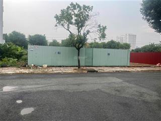 Cần bán 2 lô đất khu ven sông tân phong q7, dt mỗi lô là 6,5x18m đối diện cv giá bán 150tr/m2