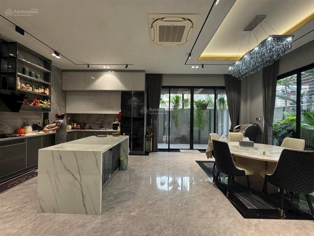 Biệt thự siêu đẹp khu him lam kênh tẻ ,tân hưng tp.hcm dt 10x20 hầm 4 tầng thang máy giá 55 tỷ