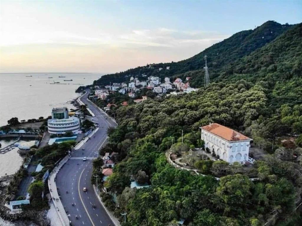 Đất mặt tiền biển đường hạ long. phong thủy tốt lưng giáp núi mặt tiền hướng biển