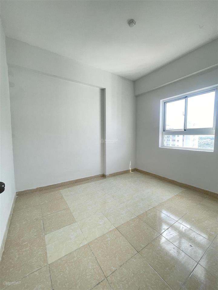 Bán 1 căn góc hqc plaza giá chỉ 1,350 tỷ, 61m22pn  2wc, nhà trống nhận nhà ở ngay.  0937 379 ***