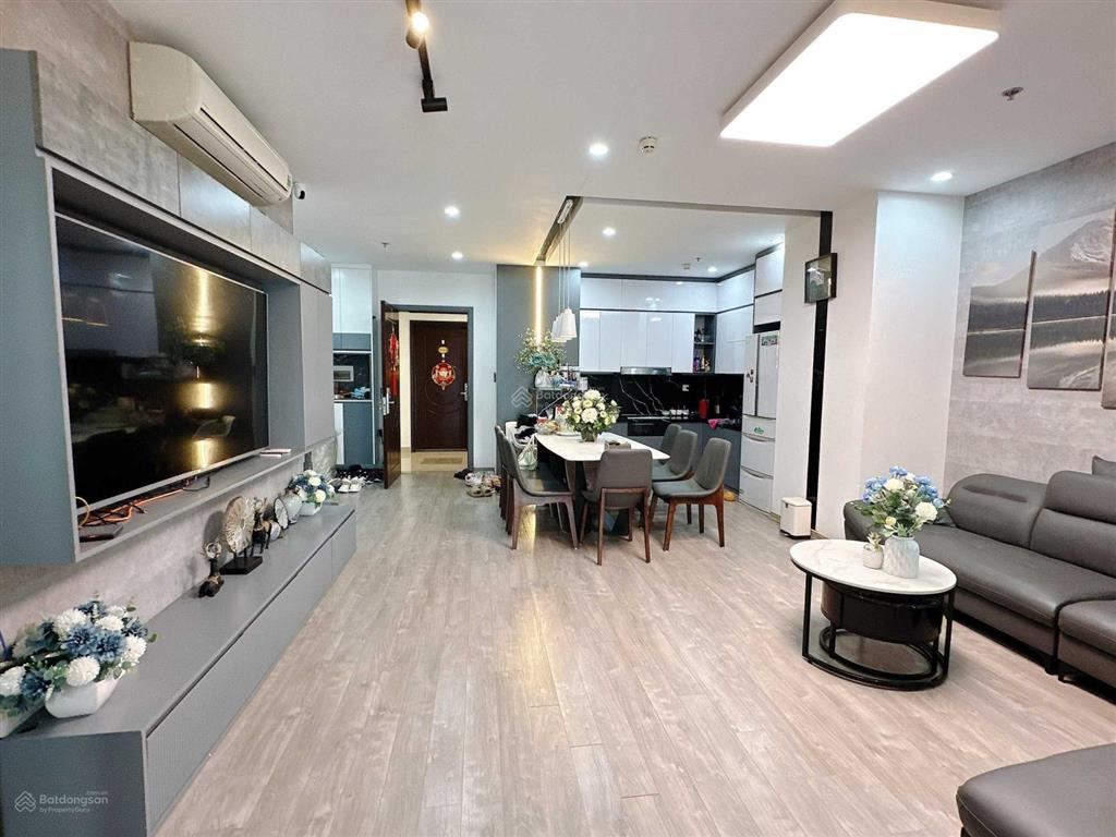 Chính chủ bán căn hộ 3 phòng ngủ times city 109m2 đầy đủ đồ mới cứng chỉ hơn 9 tỷ