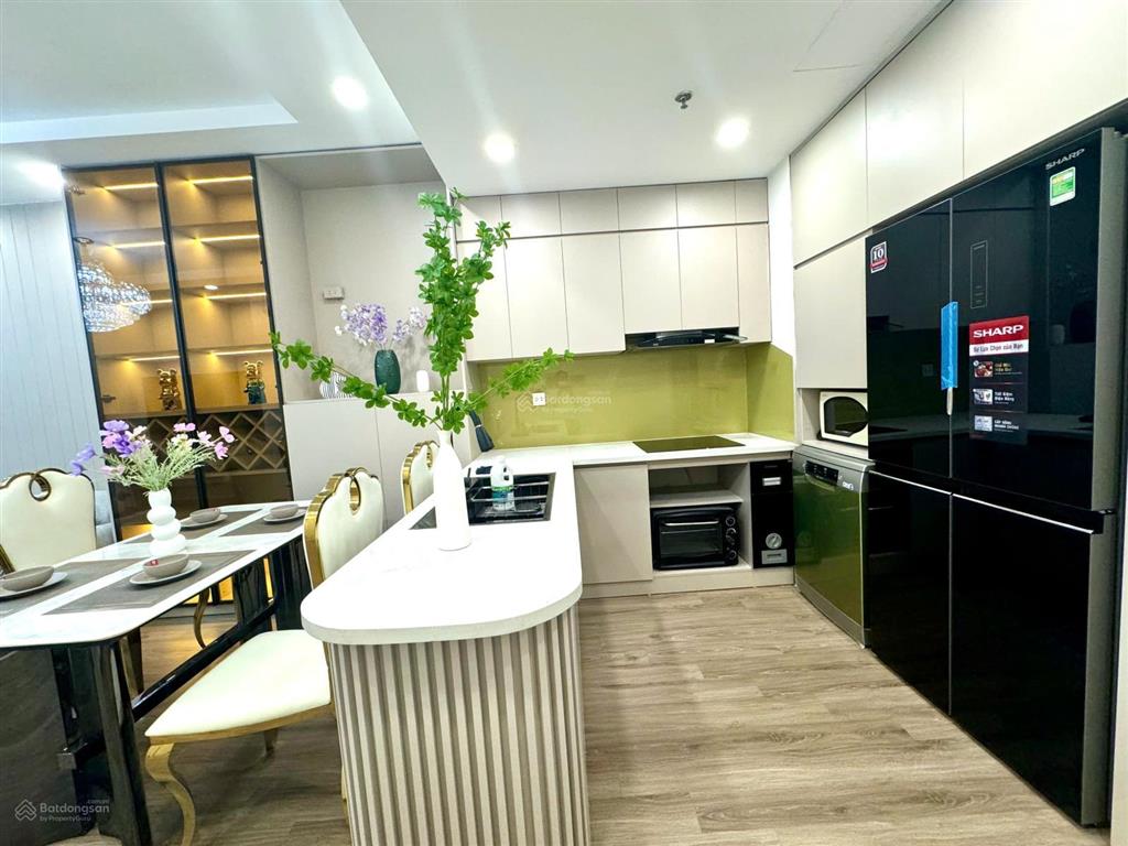 Chủ cần tiền gấp bán nhanh 2 ngủ times city rộng 83m2 có 8.35 tỷ full đồ đẹp