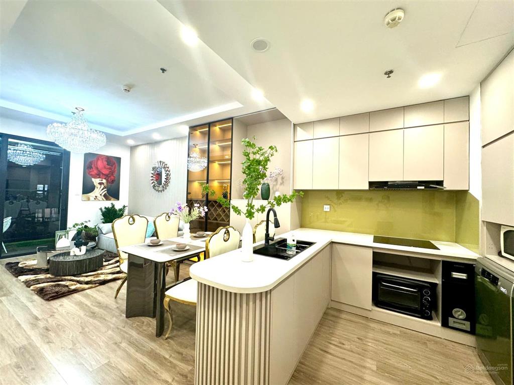 Chủ cần tiền gấp bán nhanh 2 ngủ times city rộng 83m2 có 8.35 tỷ full đồ đẹp