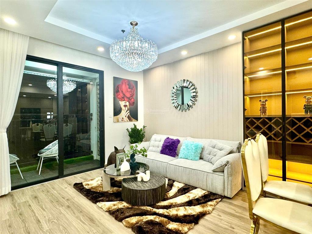 Chủ cần tiền gấp bán nhanh 2 ngủ times city rộng 83m2 có 8.35 tỷ full đồ đẹp