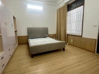 Cho thuê nhà nguyên căn  trung tâm láng hạ, đống đa  hà nội dt  50m² + sân trước 17m²