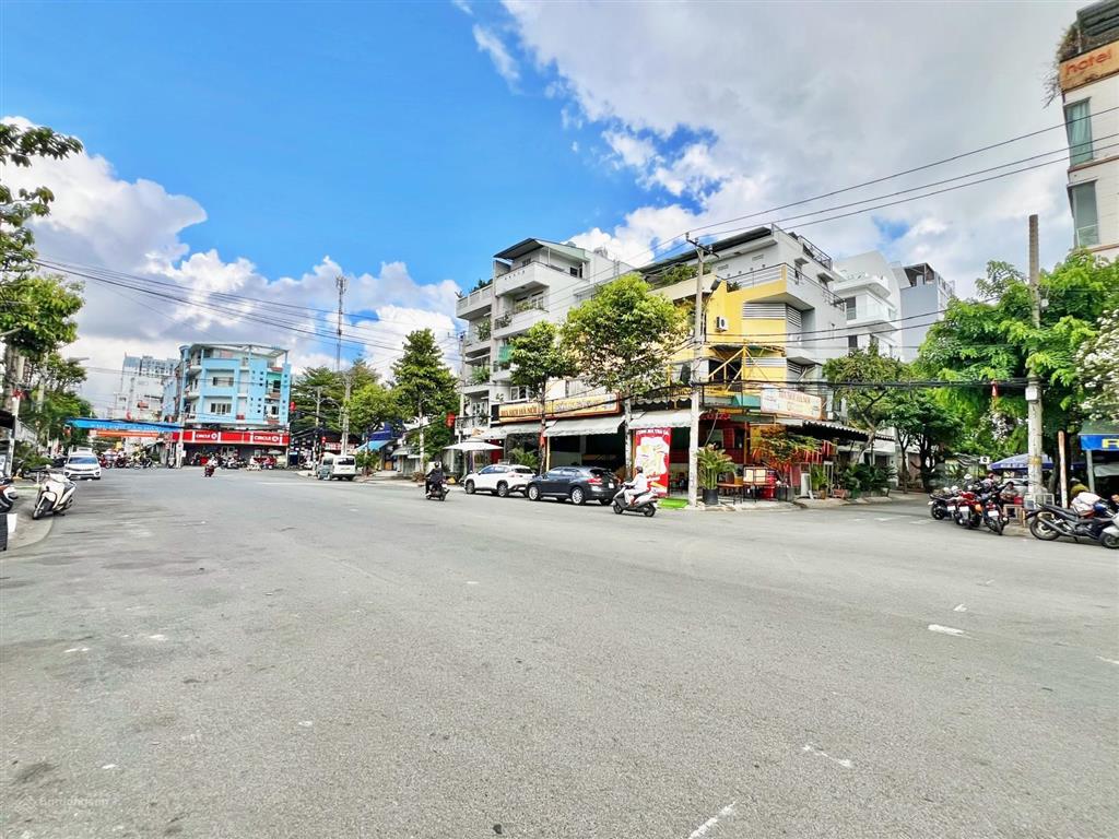 Trục thương mại 30m, vỉa hè 10m góc 2 mặt tiền 229m cực thơm giá 65 tỷ