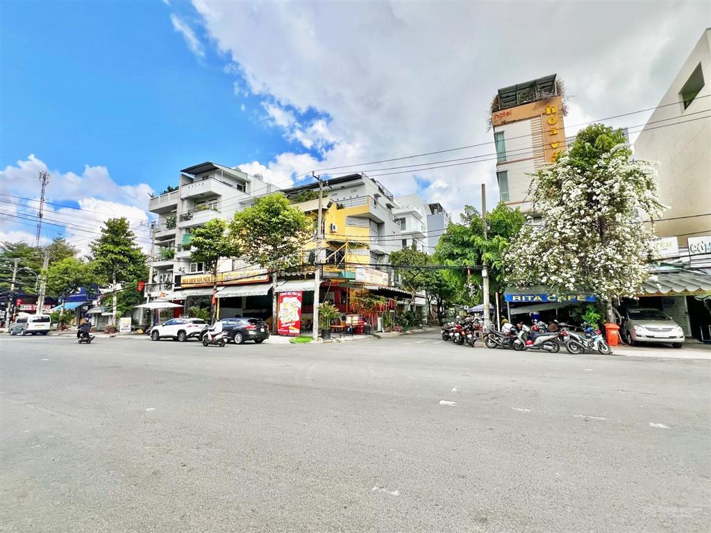 Trục thương mại 30m, vỉa hè 10m góc 2 mặt tiền 229m cực thơm giá 65 tỷ