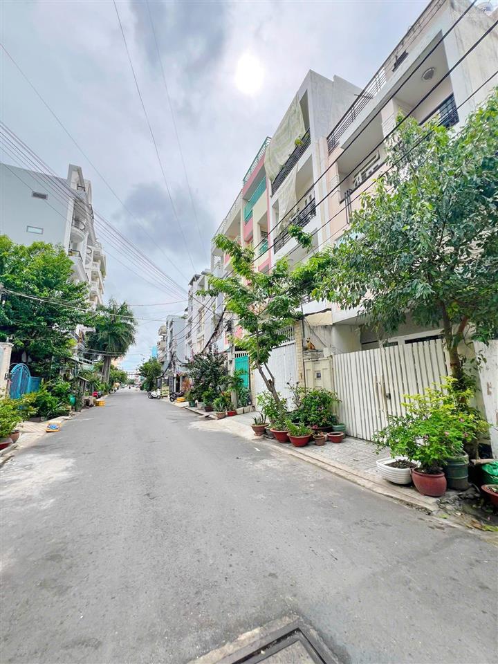 5x18m, hướng nam  đất mặt tiền đường số lâm văn bền q7 giá 14.8 tỷ