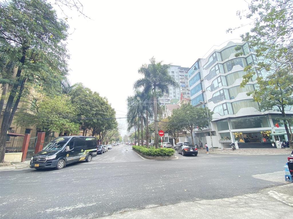 Cho thuê văn phòng full nội thất phố nguyễn cơ thạch  hồ tùng mậu dt 30m2