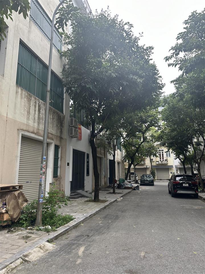 Lk đô nghĩa  sol lake , 100m2, giá đầu tư hơn 18 tỷ, 2 mặt đường ô tô đỗ 2 cửa, sổ , gấp.