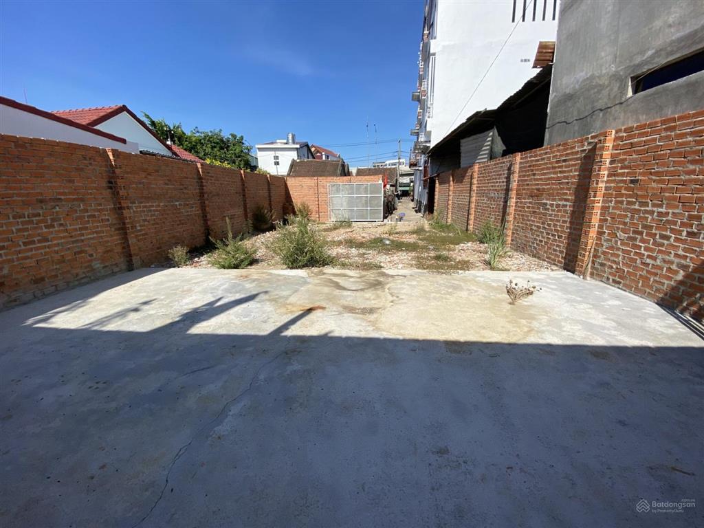 Chính chủ bán đất hẻm 2 mặt tiền ngang 9mx18m vuông vức tiện xây ở, kinh doanh phòng trọ chỉ 2tỷ8