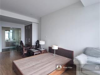 Bán căn hộ discovery complex 302 cầu giấy. 194m2 giá 78tr/m2. gồm pn, 3vs, slot ô tô. nt cơ bản