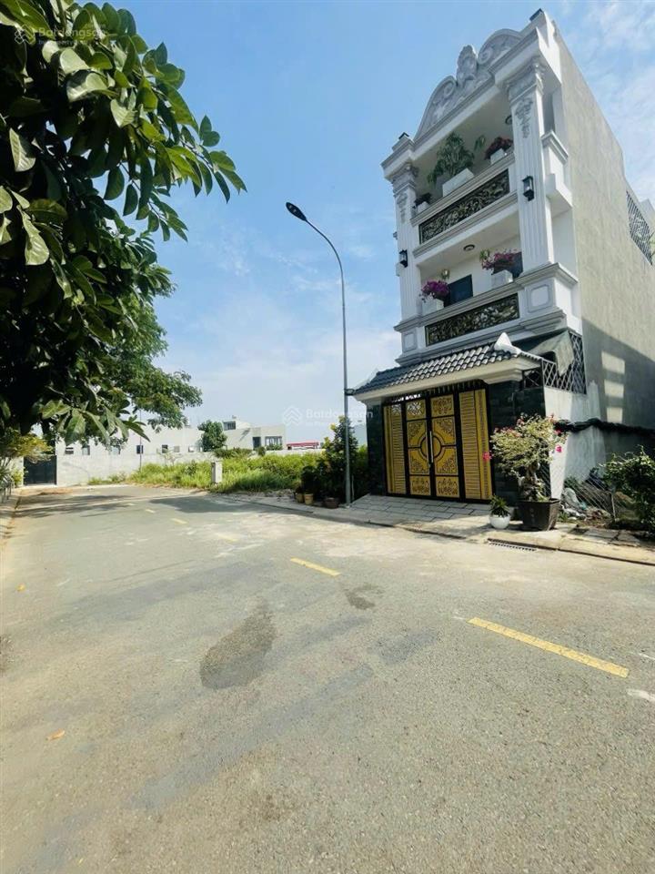 Hàng chính chủ gửi tại đường trường lưu, 133m2 chỉ 65,5tr/m2, bán đất nền dự án nam khang residence