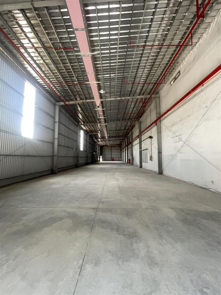 Cho thuê kho đang trống dt 680m2 trong kcn cát lái, quận 2, có pccc, đường xe cont vào 24/24