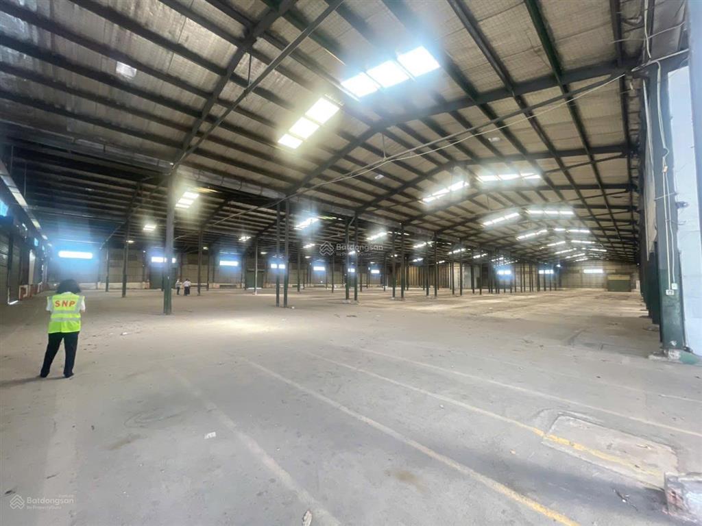 Cho thuê kho chứa hàng 800m2, 1660m2 linh xuân, thủ đức gần kcn sóng thần, dĩ an. pccc, cont 24/24
