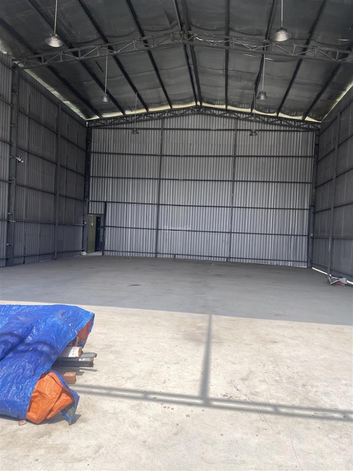 Cho thuê kho xưởng mặt bằng 300m2 đường nhánh gần liên phường, phú hữu, quận 9, mới đẹp