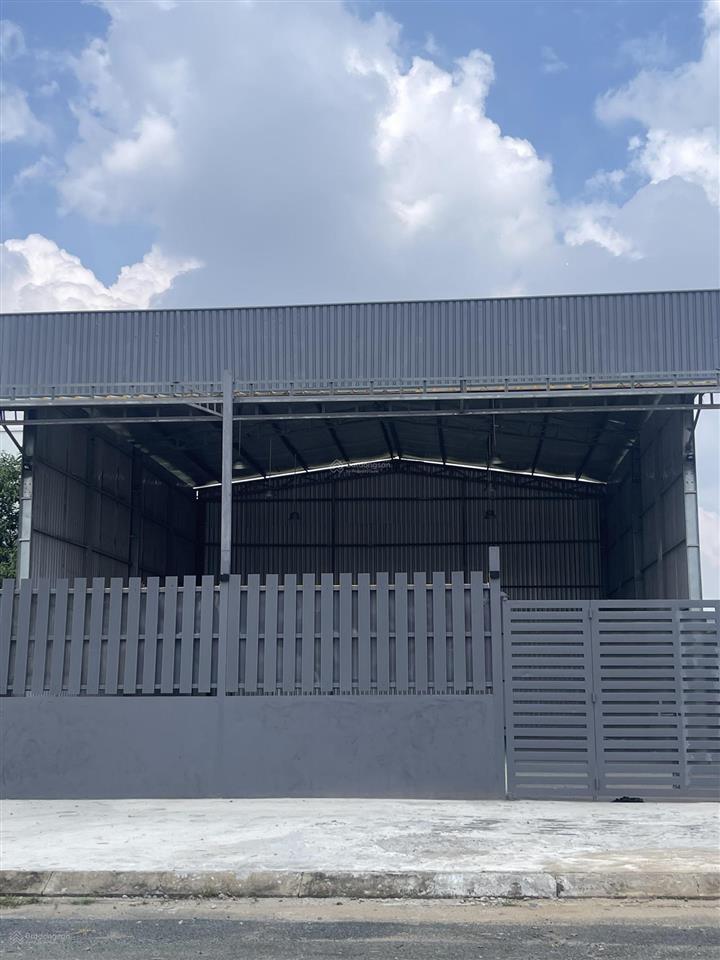 Cho thuê kho xưởng mặt bằng 300m2 đường nhánh gần liên phường, phú hữu, quận 9, mới đẹp