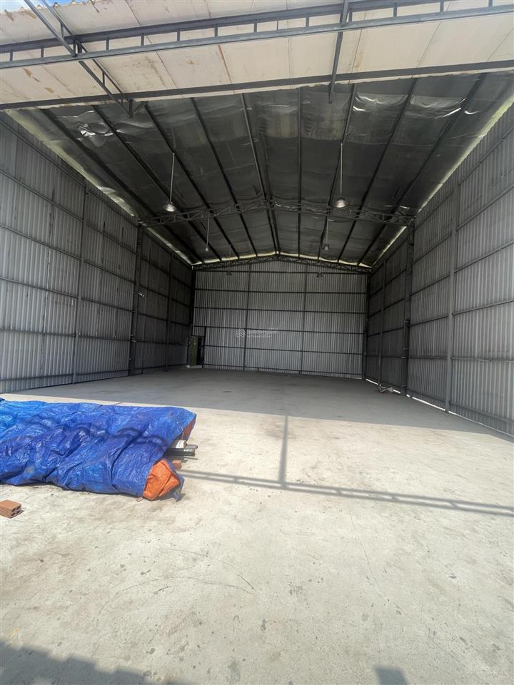 Cho thuê kho xưởng mặt bằng 300m2 đường nhánh gần liên phường, phú hữu, quận 9, mới đẹp