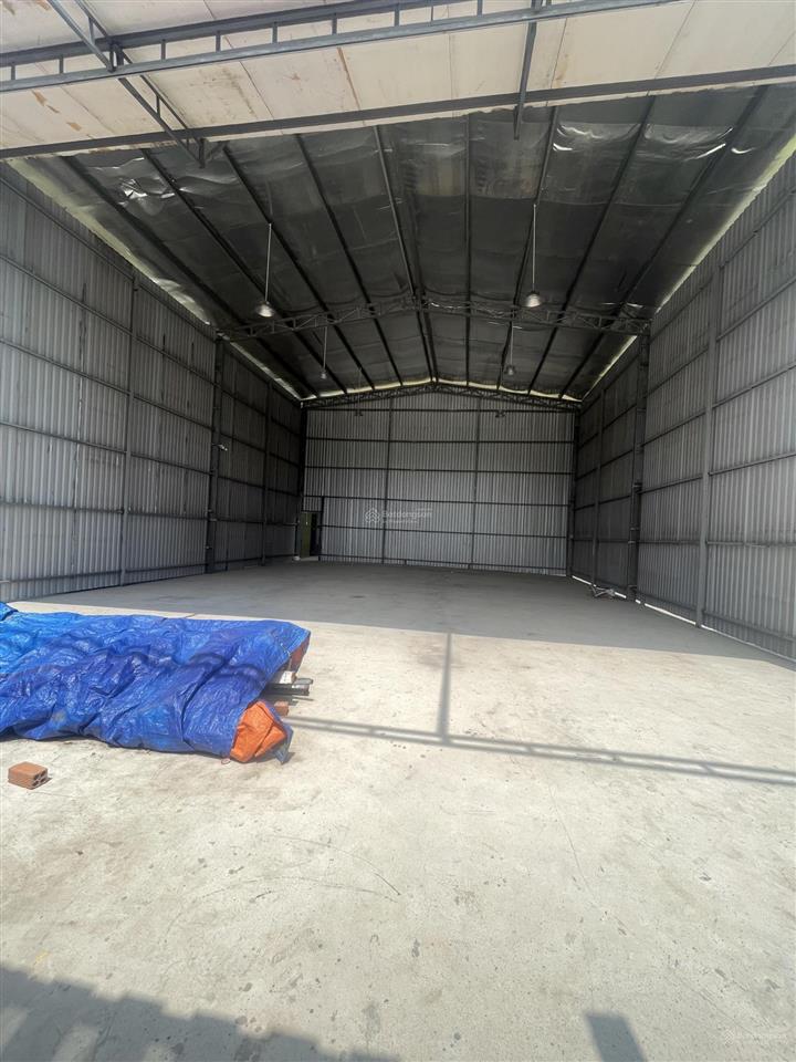 Cho thuê kho xưởng mặt bằng 300m2 đường nhánh gần liên phường, phú hữu, quận 9, mới đẹp