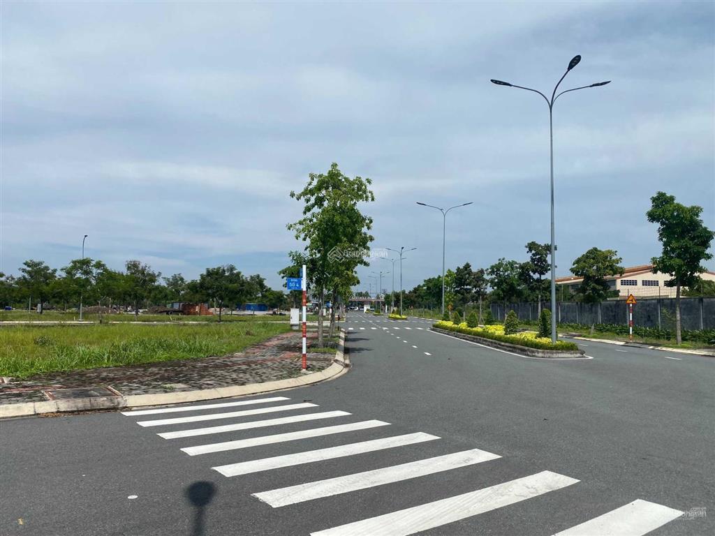 Bán đất nền sổ đỏ dự án lago centro, diện tích 70m2, lô kế góc, gần trung tâm thương mại, giá 1ty35