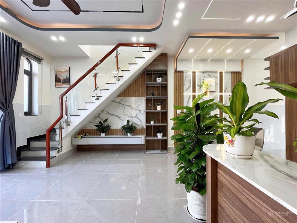 Bán nhà mặt tiền cách mạng tháng 8, phường 7 tân bình (4*19,5m) 3 tầng