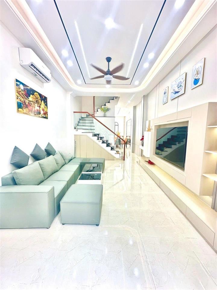 Bán nhà mặt tiền tự lập, phường 4 quận tân bình (5,5*20m) trục cmt8