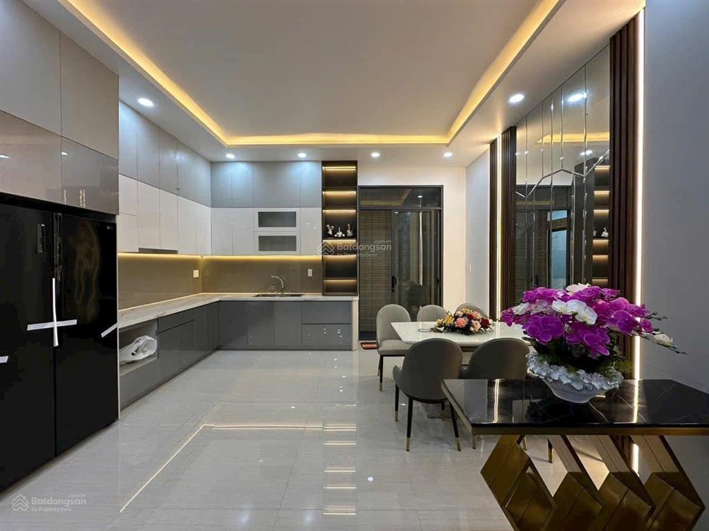 Bán nhà đường văn chung, phường 13, tân bình (5m*14m) chỉ 8 tỷ?
