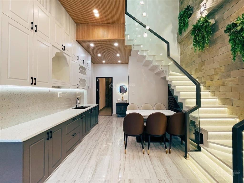 Bán nhà phường 13 tân bình đường văn chung, (5*14m)  chỉ 8 tỷ