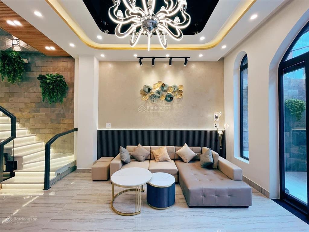 Bán nhà phường 13 tân bình đường văn chung, (5*14m)  chỉ 8 tỷ