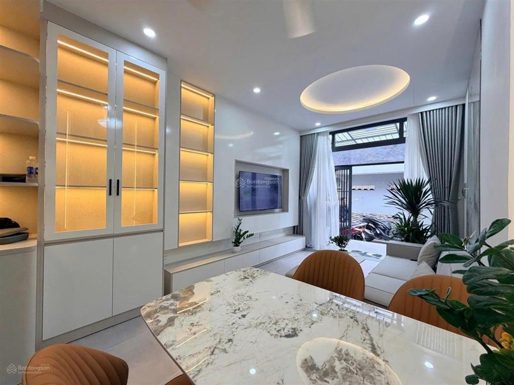 Bán nhà phường 6, tân bình hẻm 61 đất thánh, (4,5*16m) 3 tầng hơn 8 tỷ?