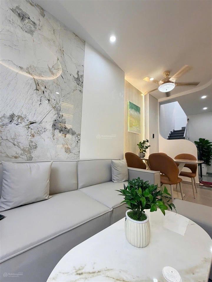 Bán nhà phường 6, tân bình hẻm 61 đất thánh, (4,5*16m) 3 tầng hơn 8 tỷ?