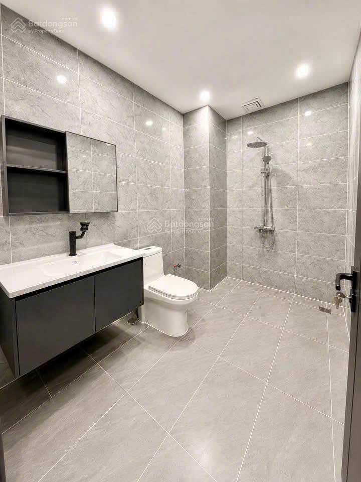 Bán nhà hxh văn chung, phường 13, tân bình (4*10)  ngay mặt tiền
