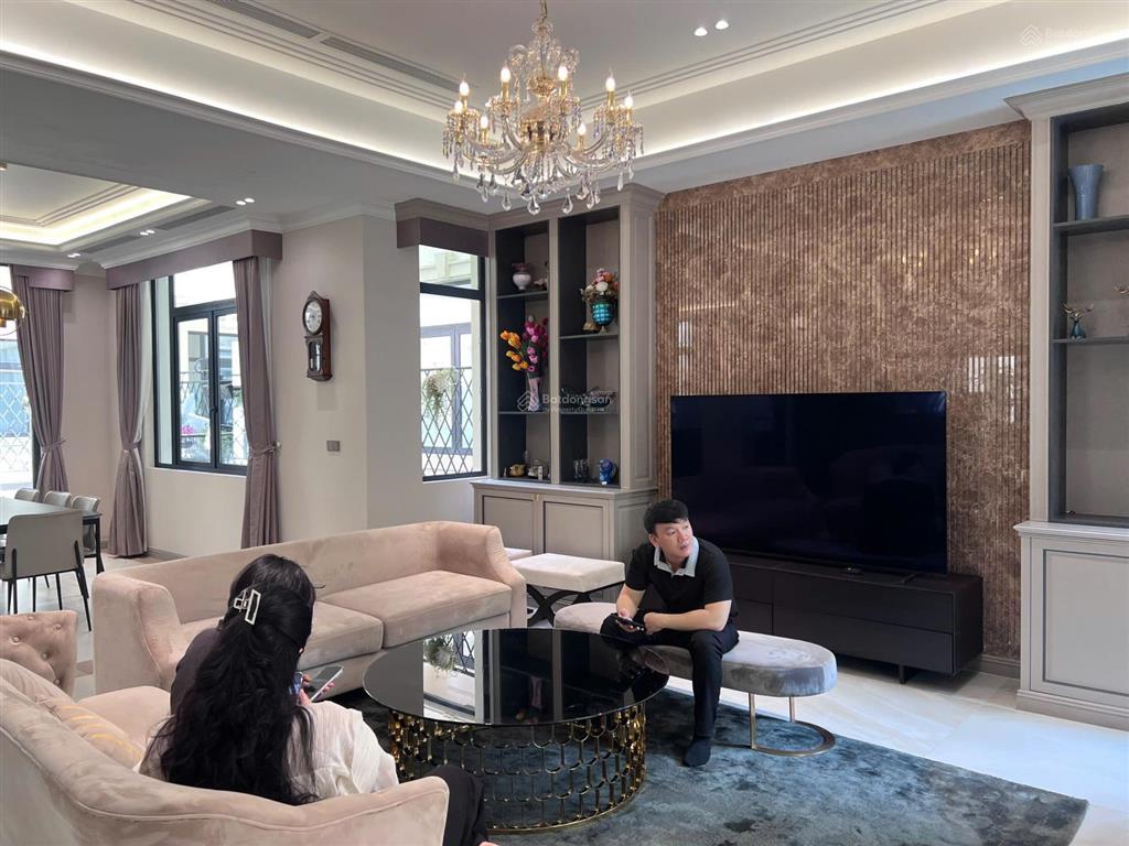 Cho thuê biệt thự vinhomes bason full nội thất dtsd 548m2 giá 10.000 usd